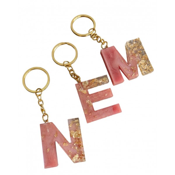 Μπρελόκ μονόγραμμα με φύλλα χρυσού και απαλό κοραλί χρώμα 