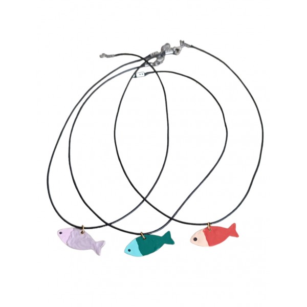 Χειροποίητο κολιέ ψάρι με μαύρο δερμάτινο κορδόνι 