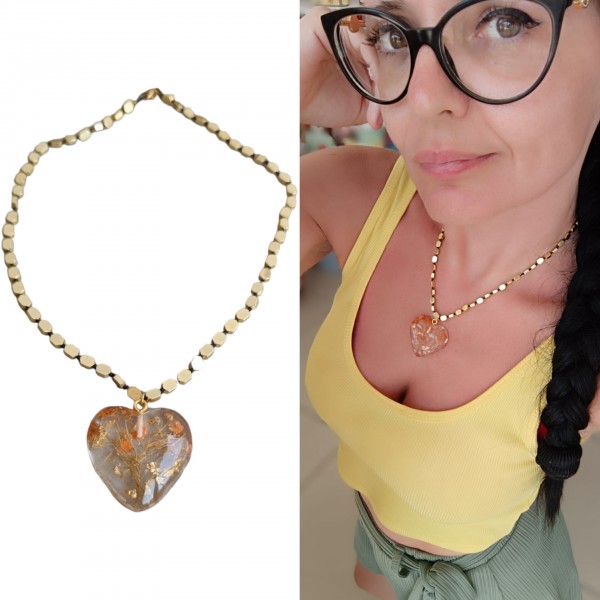 Χειροποίητο κολιέ με αληθινά λουλούδια και αιματίτη 