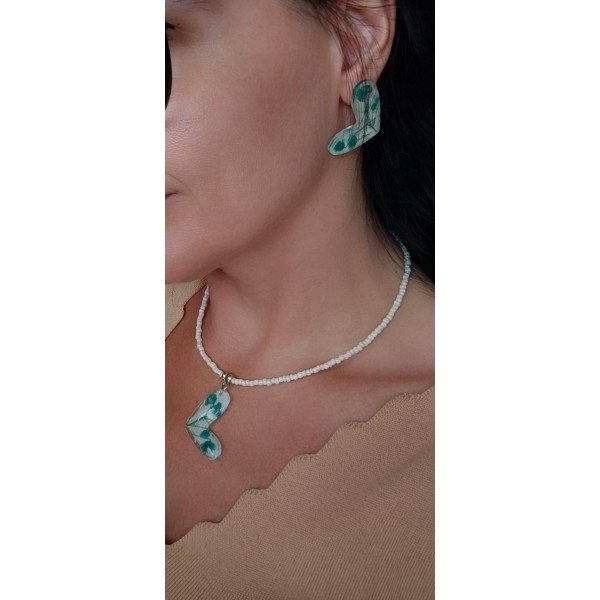 Χειροποίητο κολιέ και σκουλαρίκια με αληθινά αποξηραμένα λουλούδια 