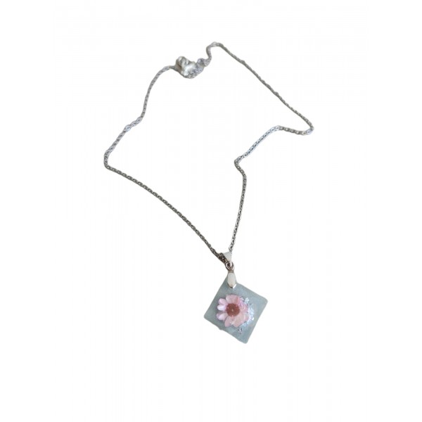 Κολιέ χειροποίητο με υγρό γυαλι φύλλα ασημιού 