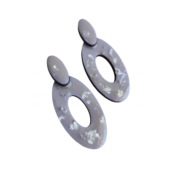 Ξύλινα σκουλαρίκια οβάλ σε μωβ χρώμα  Ύψος 6 εκατοστά 