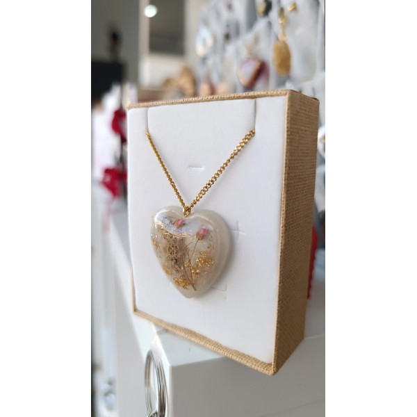 Κολιέ με Χειροποίητη καρδιά με αληθινά λουλούδια