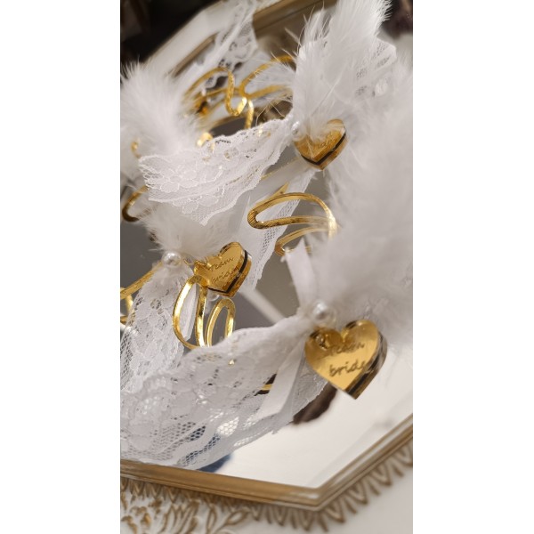 Χειροποίητο Βραχιόλι με Χρυσή Χειροπέδα, Λευκό Πούπουλο & Πλέξιγκλας με Χάραξη