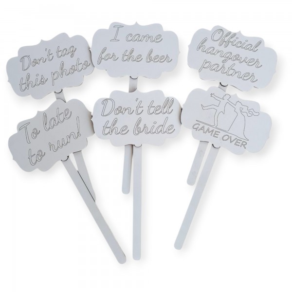Πακέτο που περιλαμβάνει 6 ταμπελάκια με διάφορα μηνύματα για bachelor party