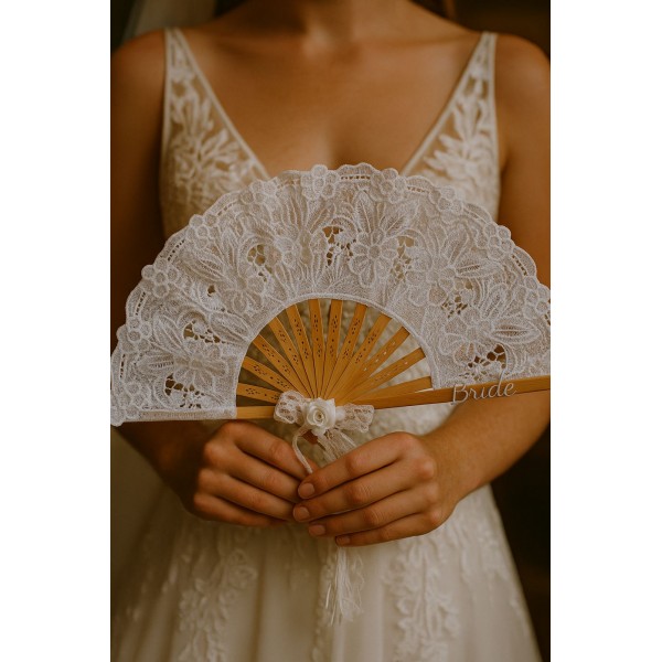 Λευκή βεντάλια με δαντέλα για την νύφη