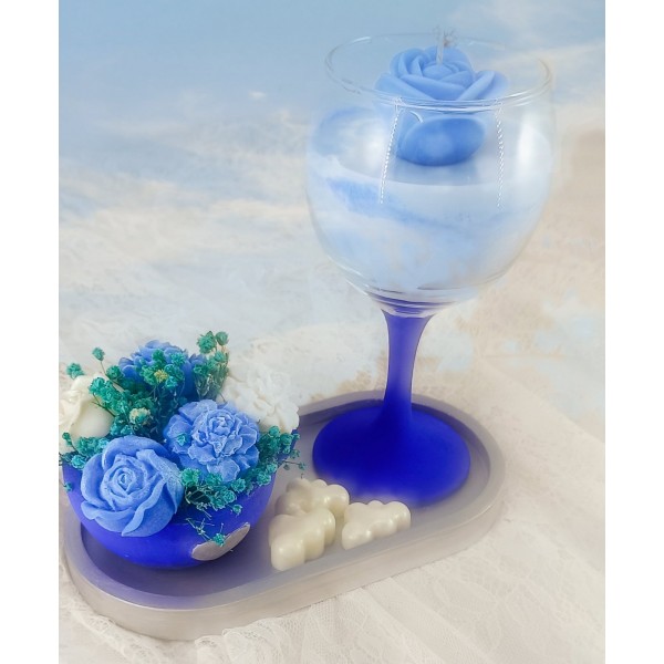 Πορσελάνινο δισκάκι και φλιτζανακι με ένα μικρό μπουκέτο από κερί σόγιας. Άρωμα Floral. 