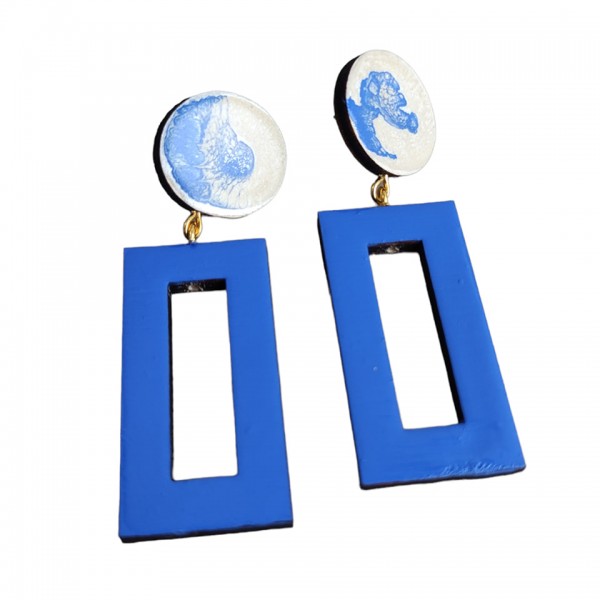 Ξύλινα χειροποίητα σκουλαρίκια σε μπλε με λευκό χρώμα