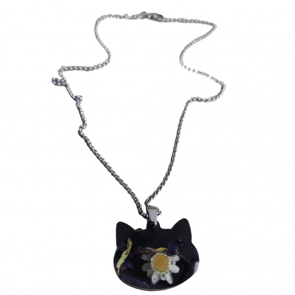 Γατούλα με αληθινά λουλούδια