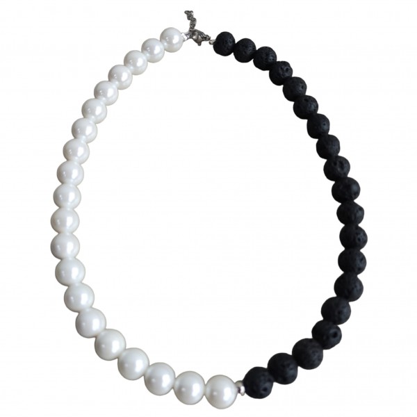 Κολιέ χειροποίητο με μαργαριτάρι και μαύρη λάβα