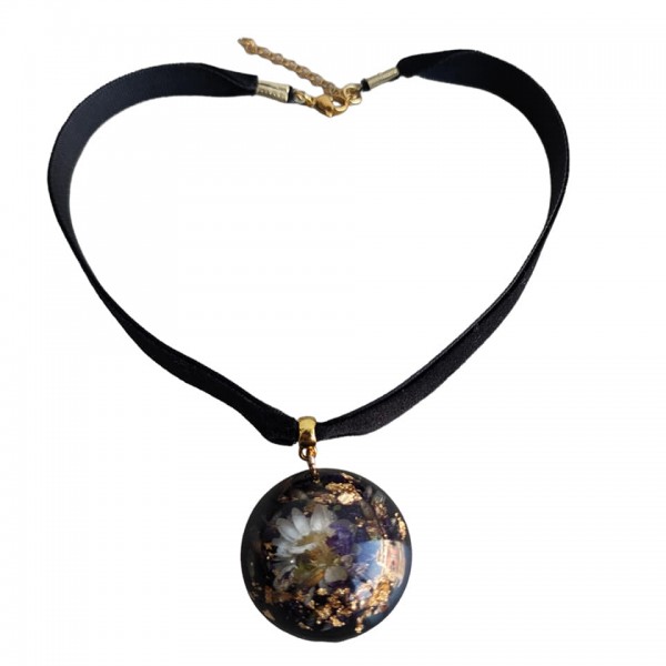 Χειροποίητο τσόκερ με βελούδινο κορδόνι και μενταγιόν με αληθινά λουλούδια