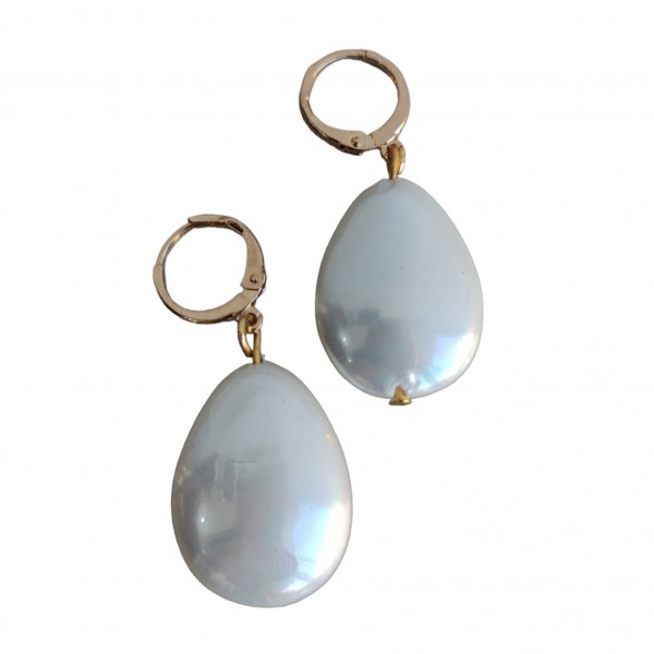 Σκουλαρίκια με μαργαριτάρι σε σχήμα δάκρυ και ατσάλινο κρίκο σε χρυσό χρώμα  