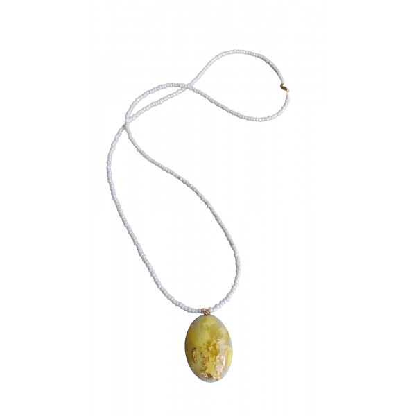 Μενταγιόν με αποξηραμένα λουλούδια