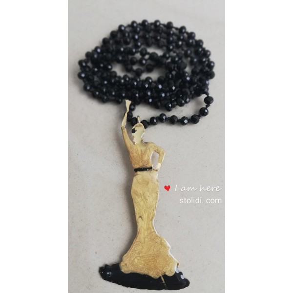 Χορεύτρια με χρυσό φόρεμα