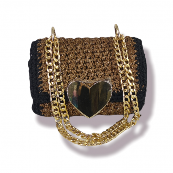 Χειροποίητο πλεκτό τσαντάκι  σε χρώμα χρυσό με χρυσή φόδρα.