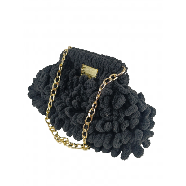 Χειροποίητη πλεκτή τσάντα Puffy απο νήμα βελούδινο σε μαύρο χρώμα και χρυσή αλυσίδα