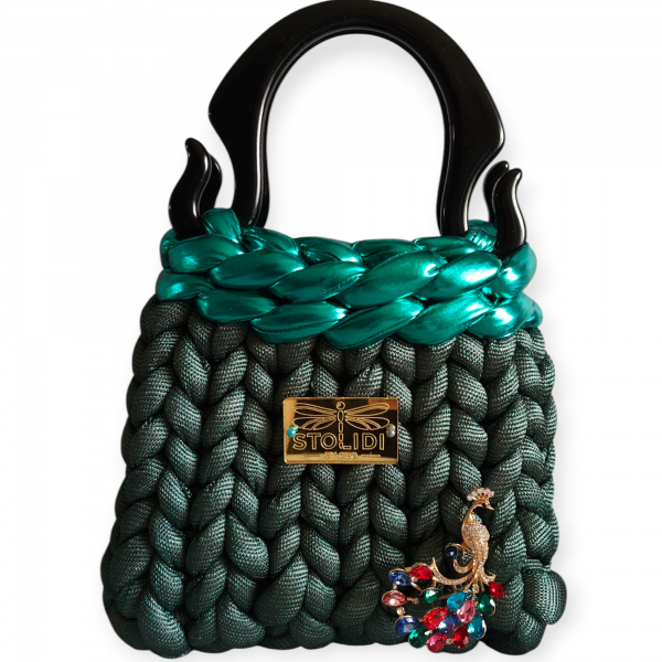 Marshmallow τσάντα χειροποίητη σε σμαραγδί  χρώμα με κοκάλινο μαύρο χερούλι 