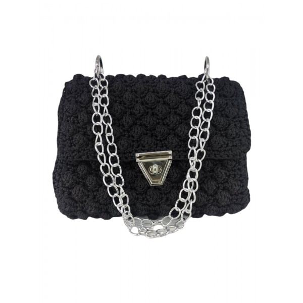 Χειροποίητη πλεκτή τσάντα σε χρώμα μαύρο με κόκκινη φόδρα.