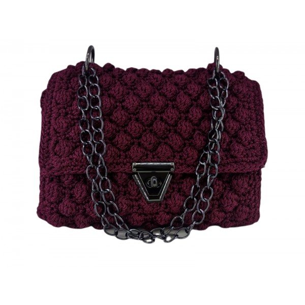 Χειροποίητη πλεκτή τσάντα σε χρώμα μπορντό με κίτρινη φόδρα.