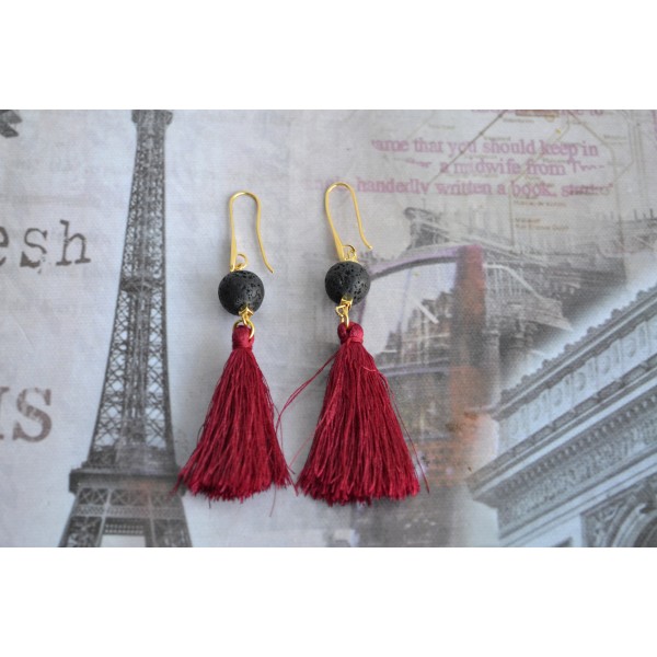 Σκουλαρίκια με μπορντό φούντα