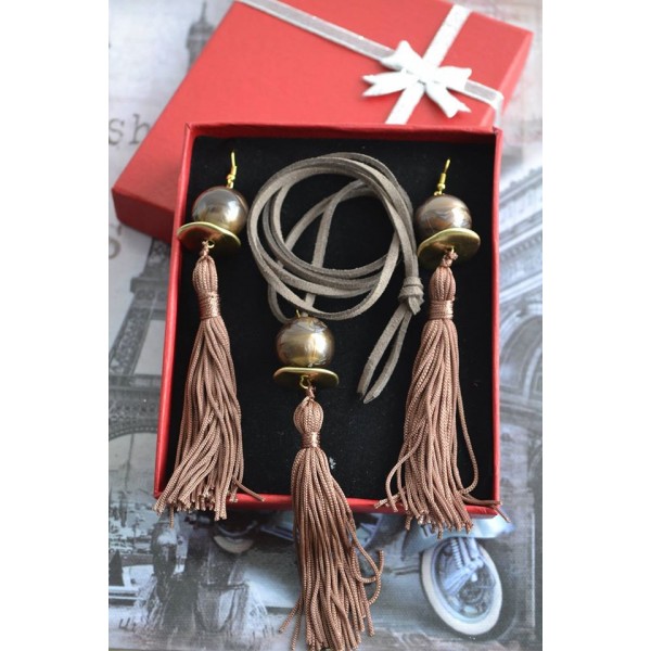 Κολιέ και σκουλαρίκια με καφέ φούντα